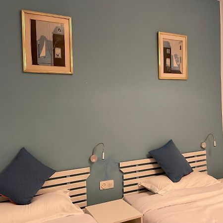 Pension Bertolin Барселона Экстерьер фото