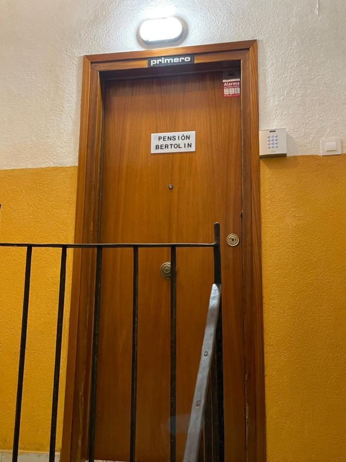 Pension Bertolin Барселона Экстерьер фото