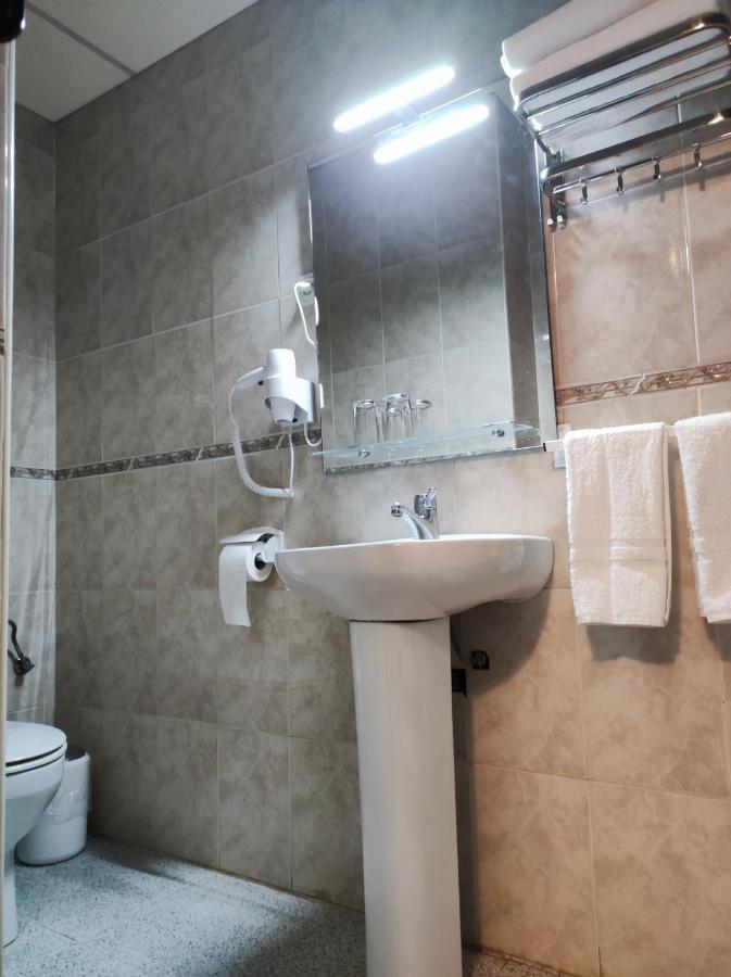 Pension Bertolin Барселона Экстерьер фото