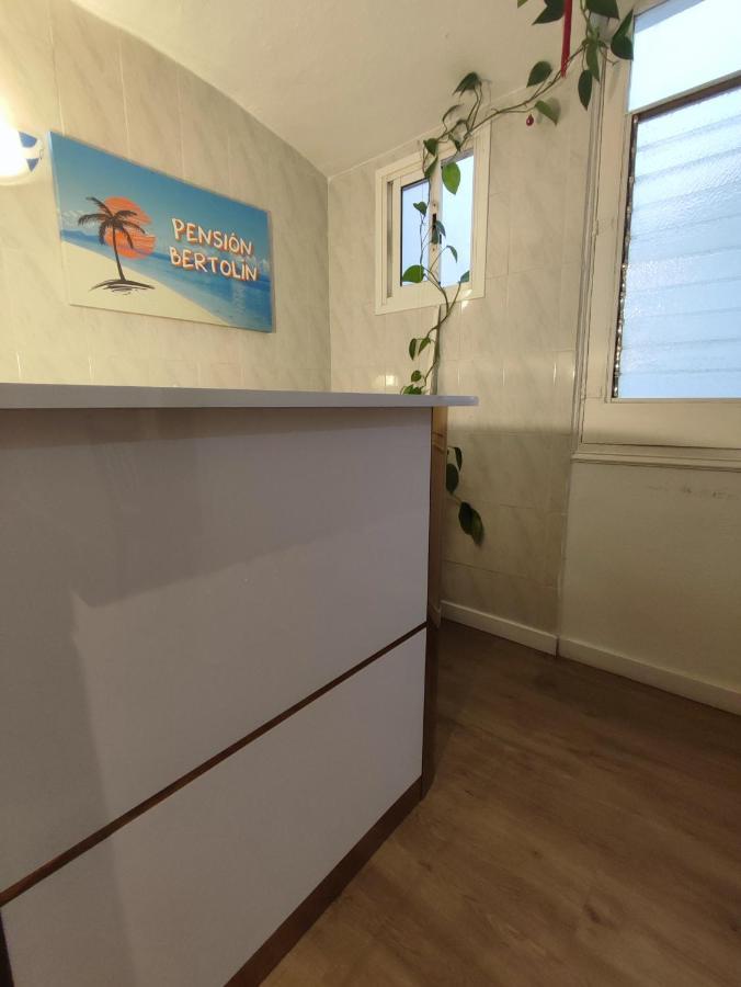 Pension Bertolin Барселона Экстерьер фото